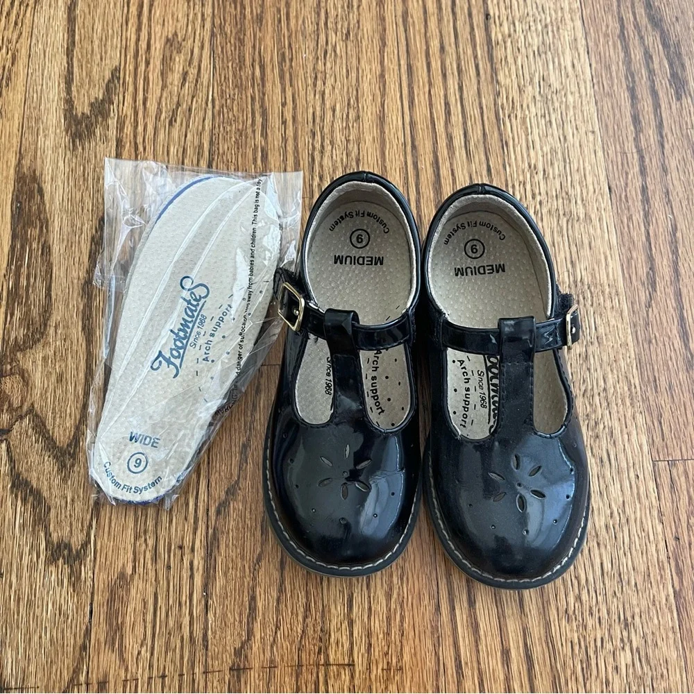FootMates Black Patent Mary Jane Dress Shoes for Kids
